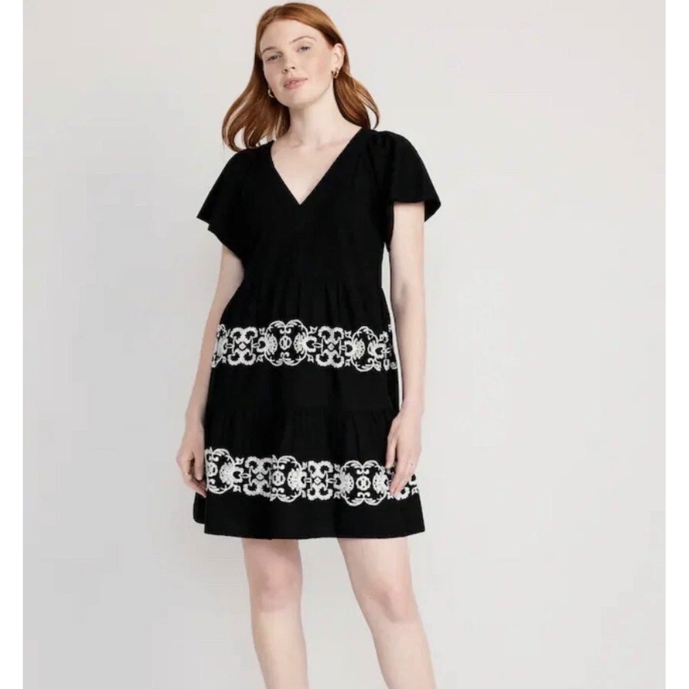Old Navy Embroidered Flutter-Sleeve Dress in Black and White‎